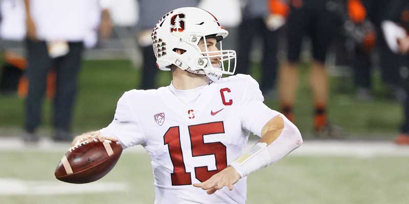 Video: The Pros and Cons of Stanford QB Davis Mills