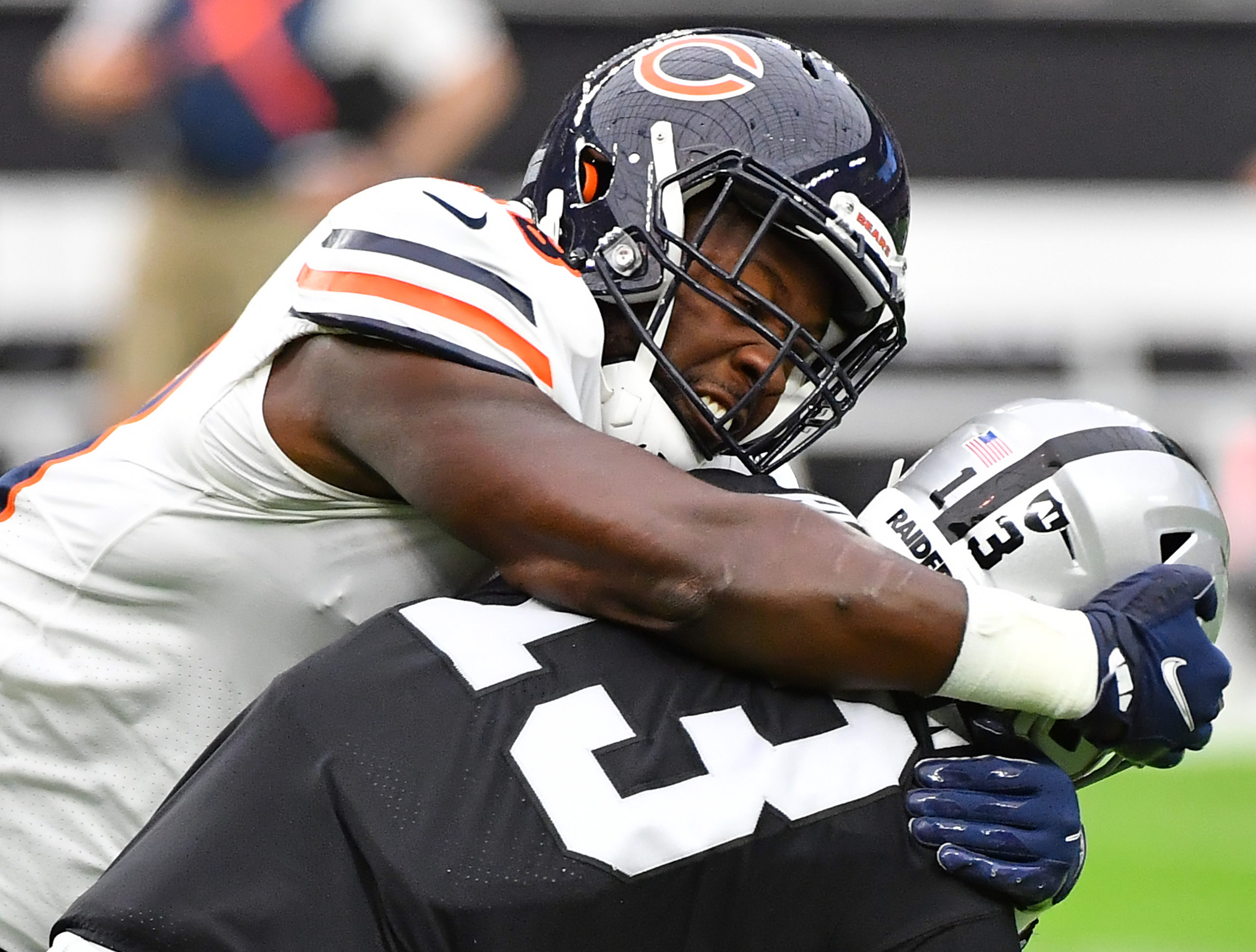 Roquan Smith tackling Hunter Renfrow