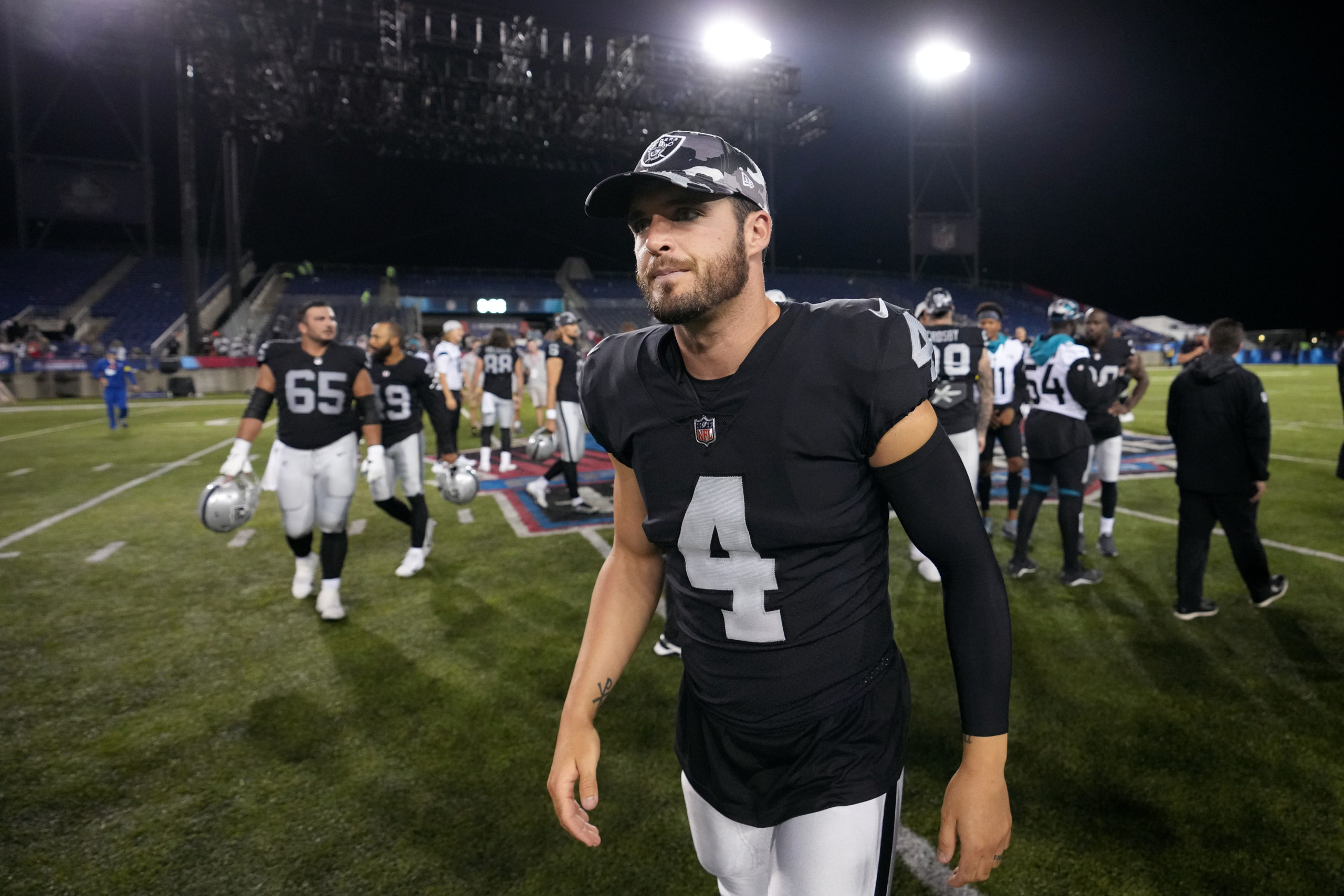Raiders’ Carr Focused on Football, Not Brady Drama