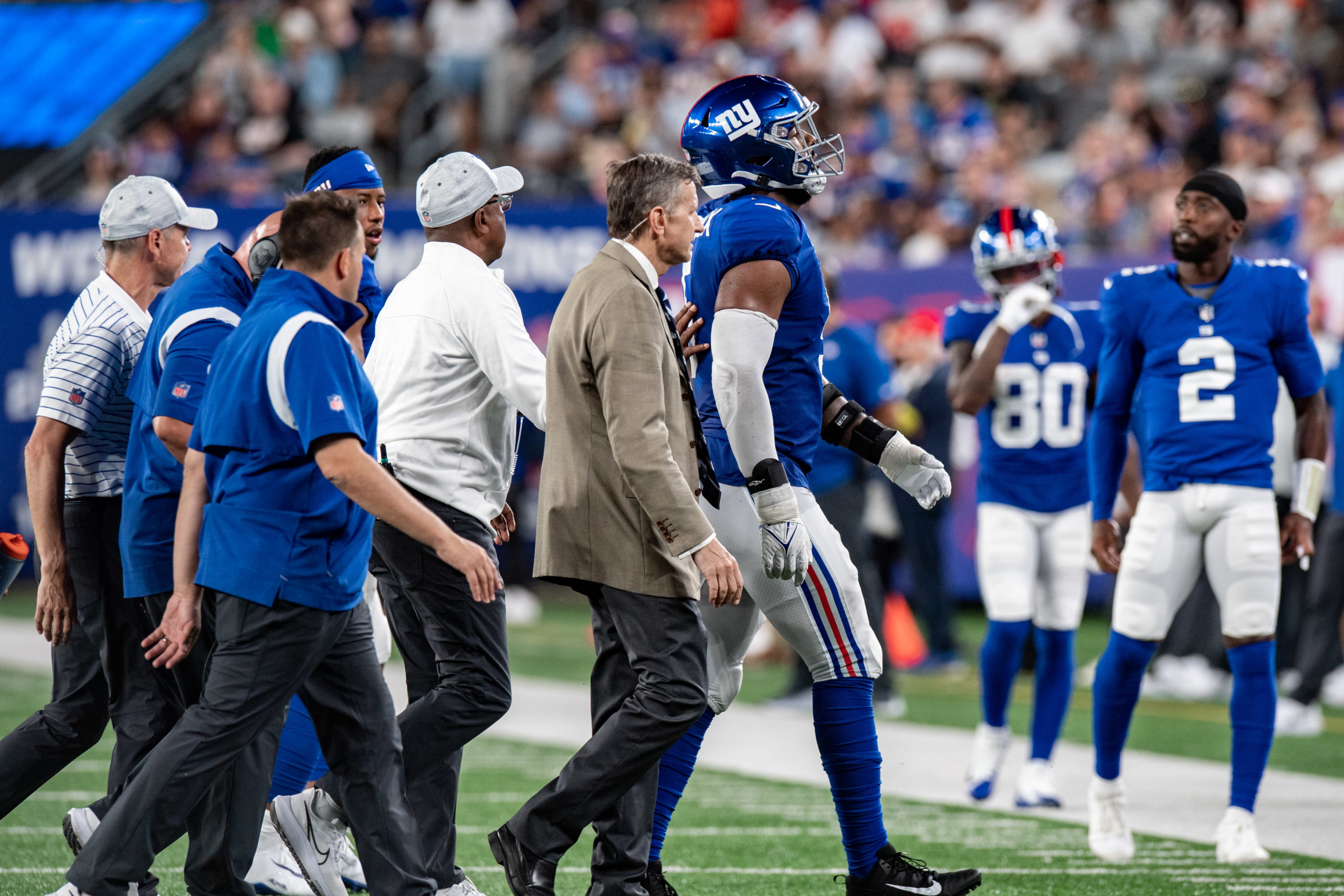 Giants’ Thibodeaux Likely to Miss 3-4 Weeks but Dodges Serious Knee Injury