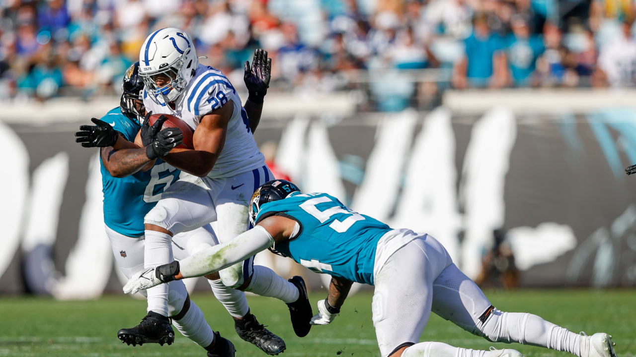 Outside Zone Running Makes Titans’ Henry, Colts’ Taylor Special