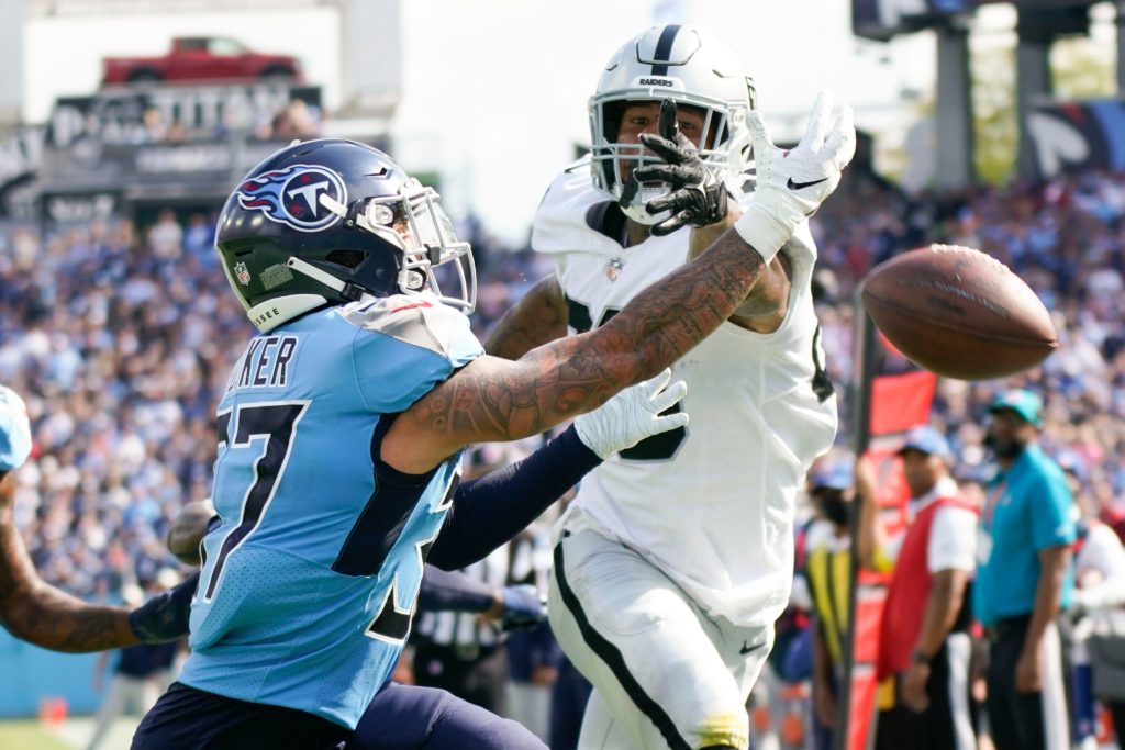 Darren Waller pass break-up Titans