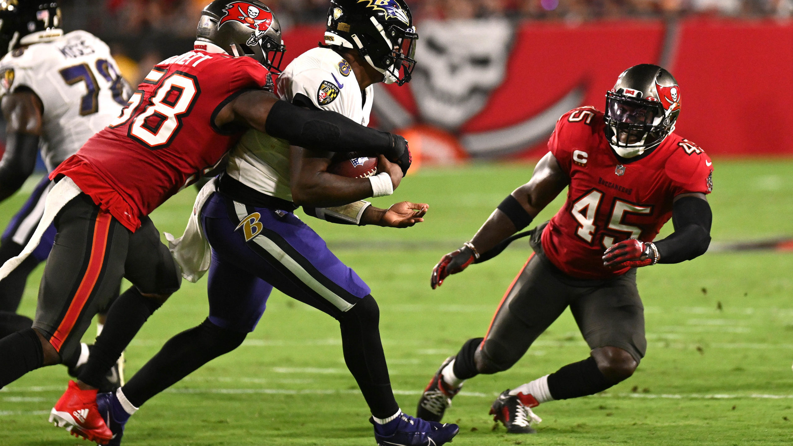 Now You Know: Buccaneers Could’ve Avoided Linderbaum’s Pancake on Devin White