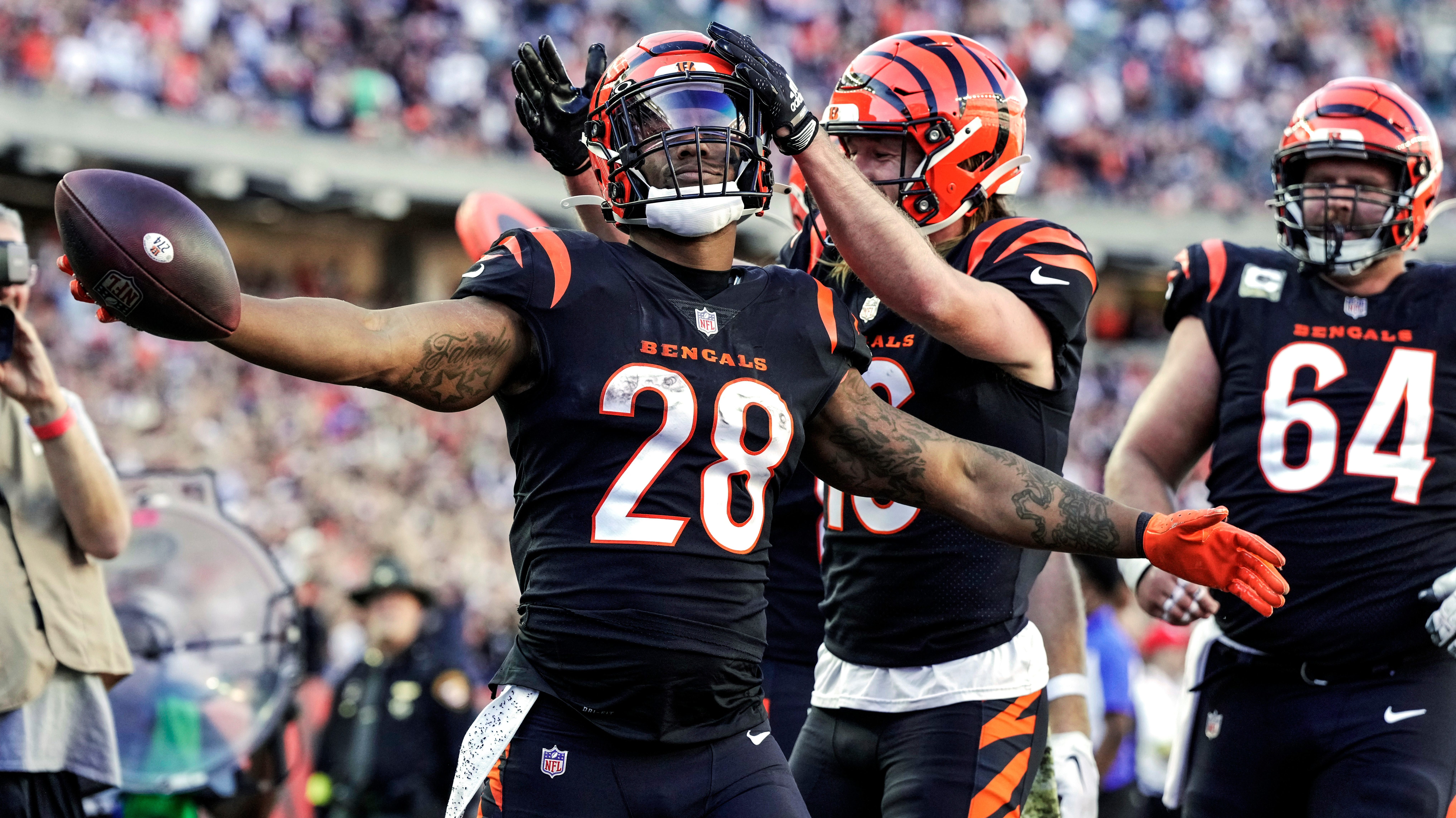 Joe Mixon Bengals celebrate