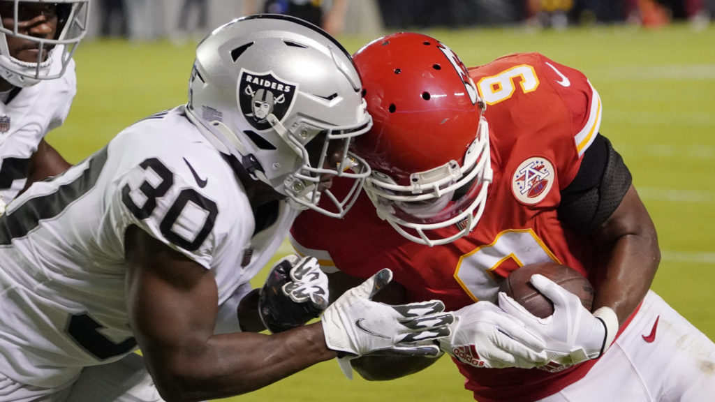 JuJu Smith-Schuster Duron Harmon Chiefs vs. Raiders