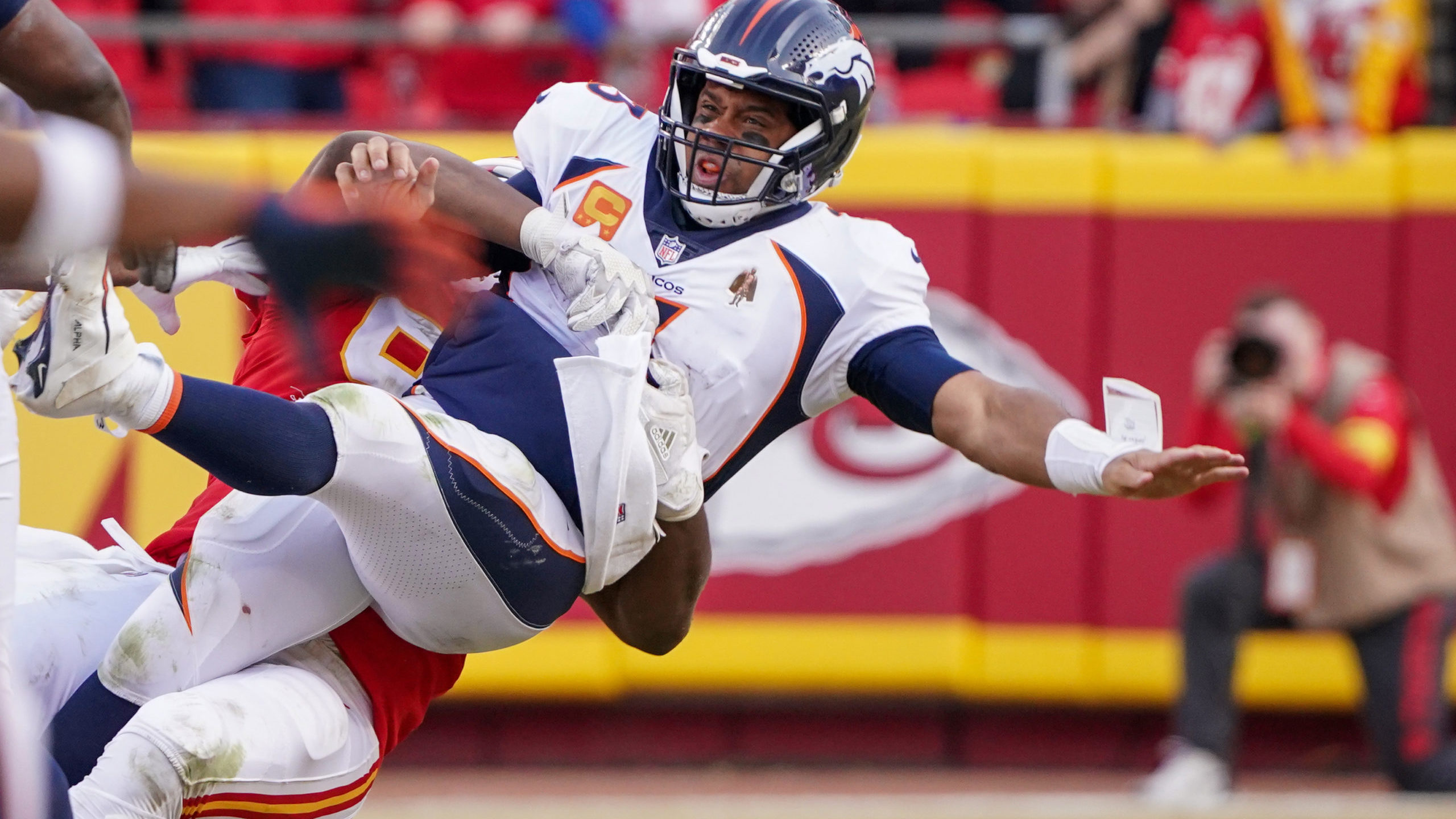 Chiefs’ Jones Should Have Been Flagged for Russell Wilson Hit