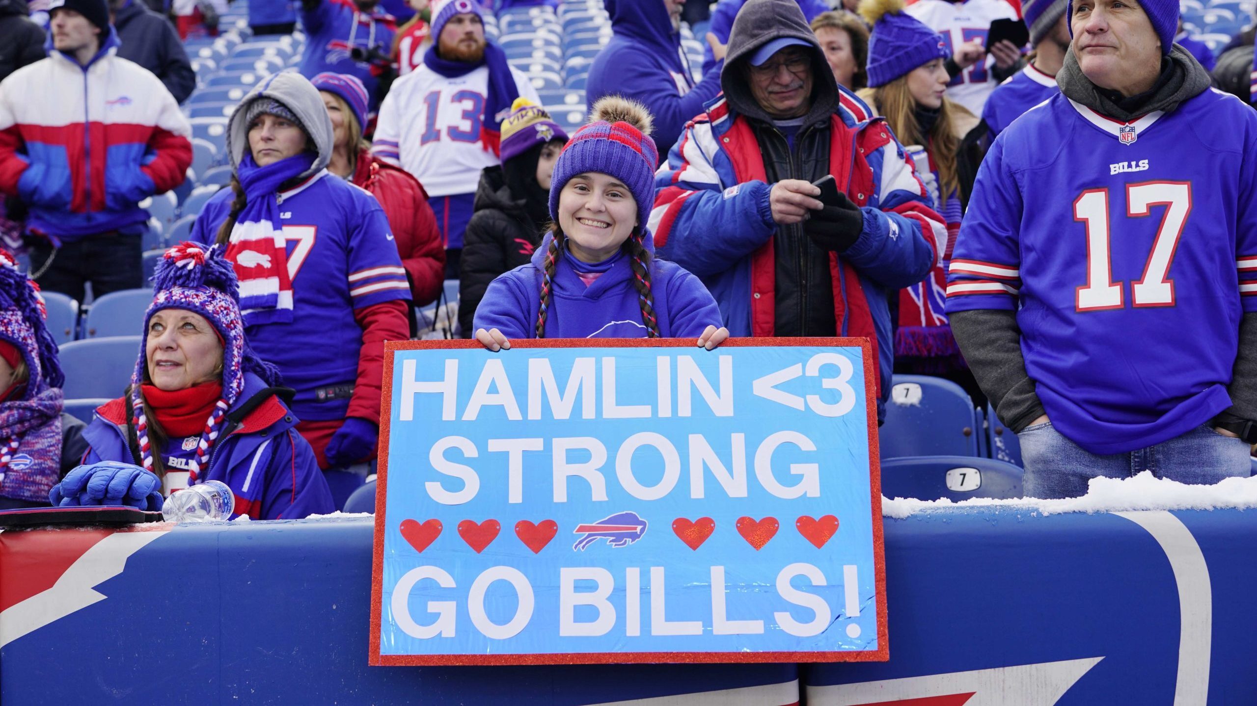 Damar Hamlin Visits with Bills Teammates at Stadium Before Divisional Round Game