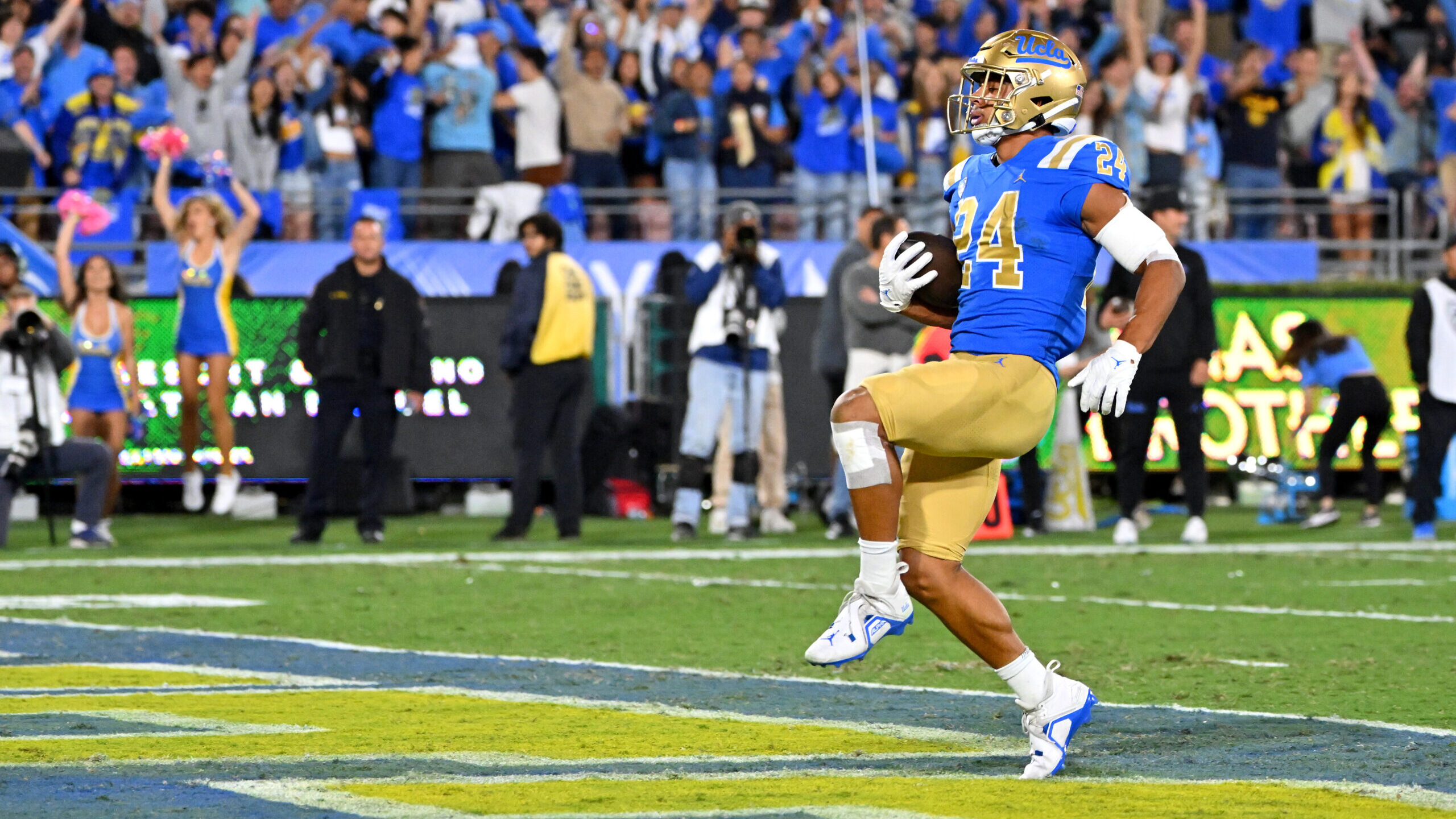 UCLA Running Back Zach Charbonnet