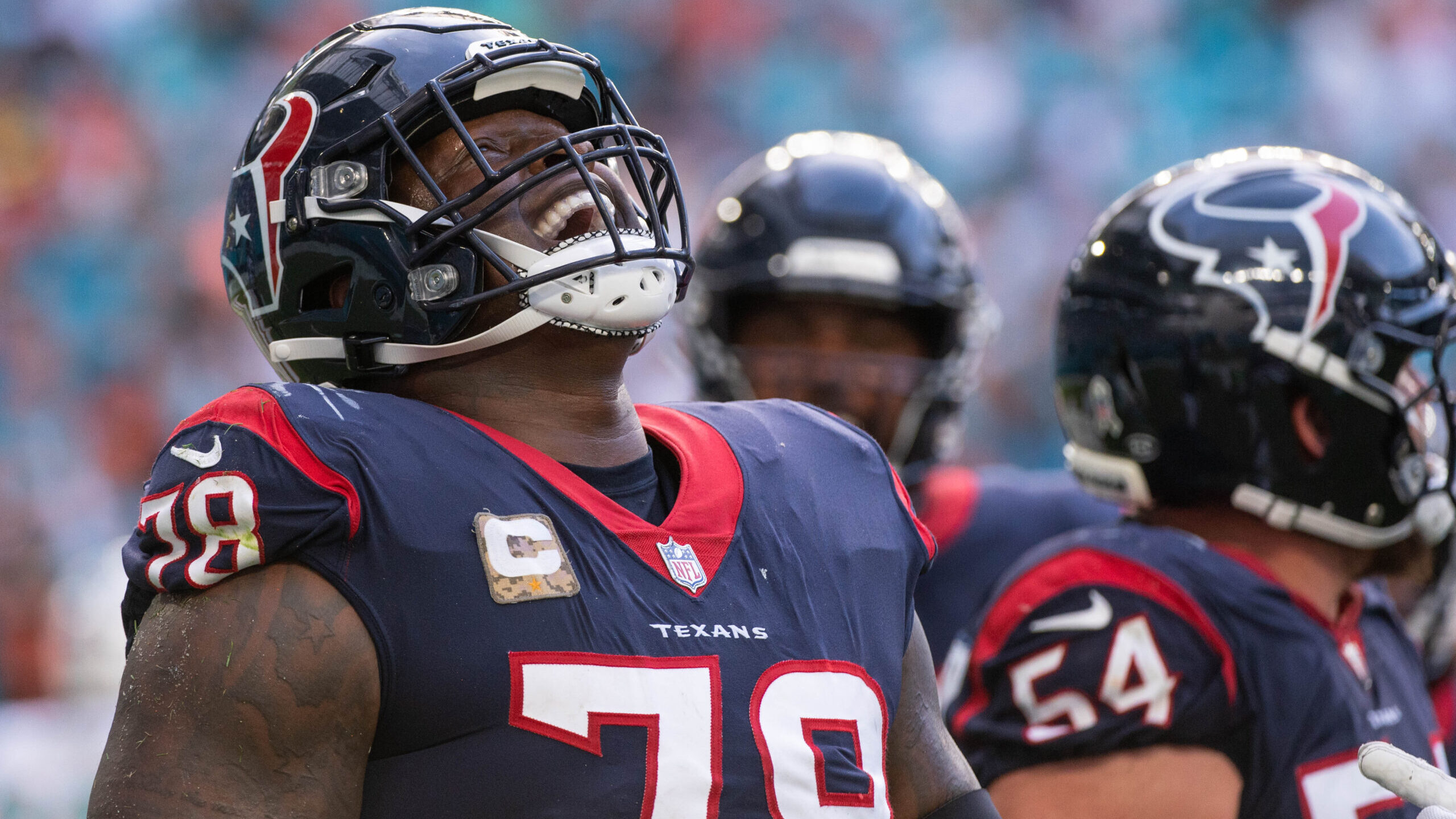 Texans Make Tunsil Highest-Paid Tackle With 3-Year, $75M Extension