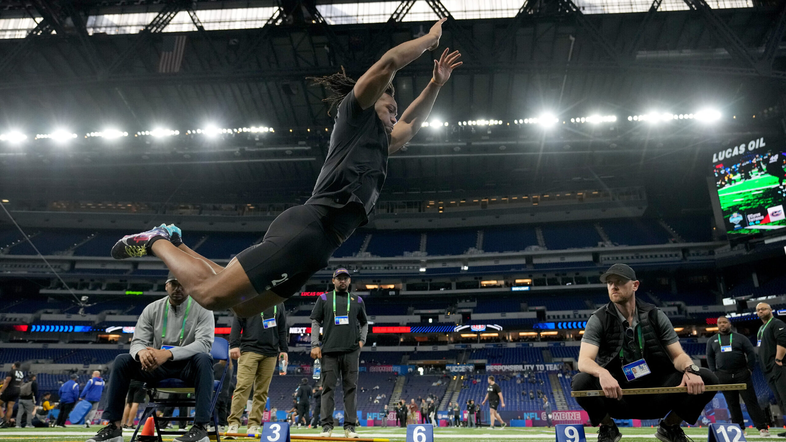 Texas RB Bijan Robinson Broad Jump 2023 NFL Combine