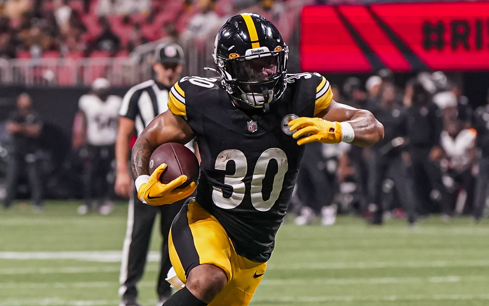 Pittsburgh Steelers running back Jaylen Warren