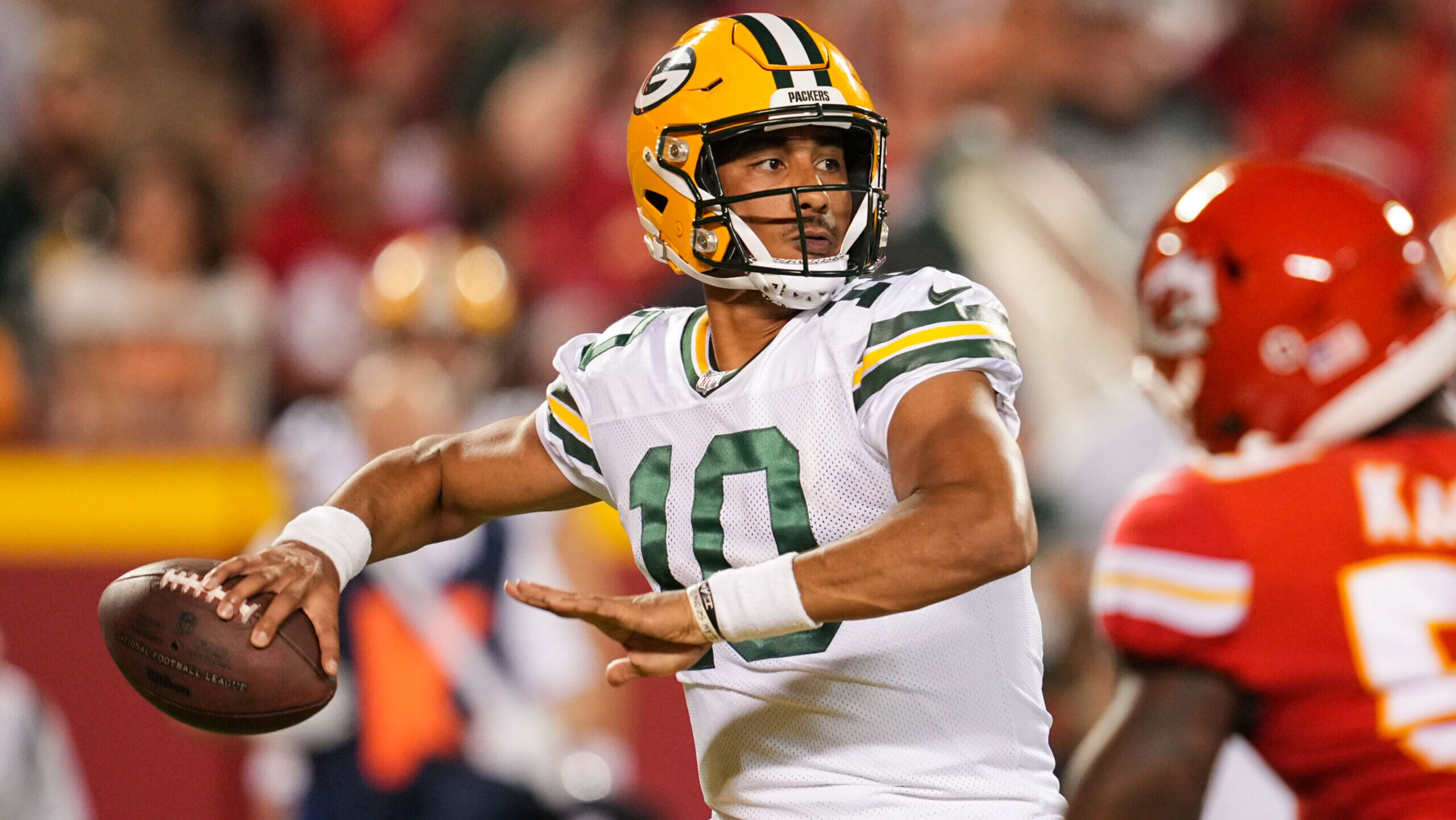 Jordan Love prepares to throw a pass vs. Kansas City Chiefs