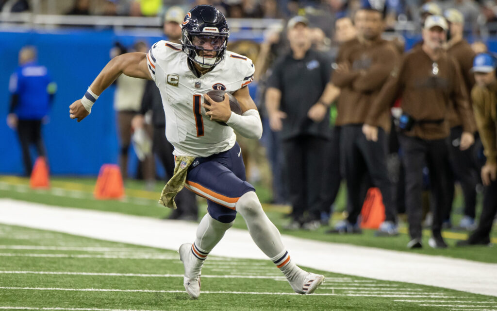 Justin Fields scrambles vs. Lions