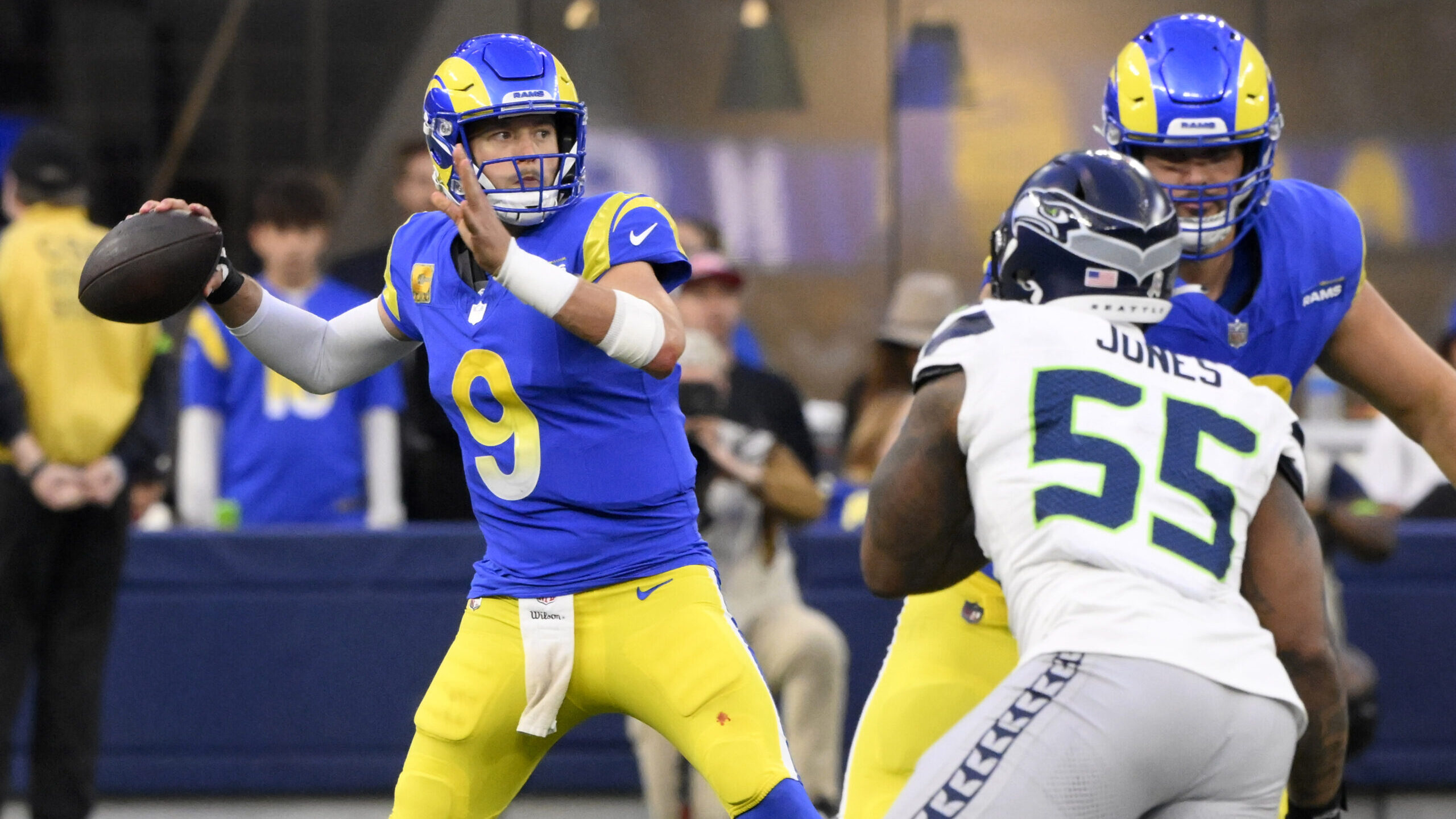 Matthew Stafford throws a pass vs. Seahawks