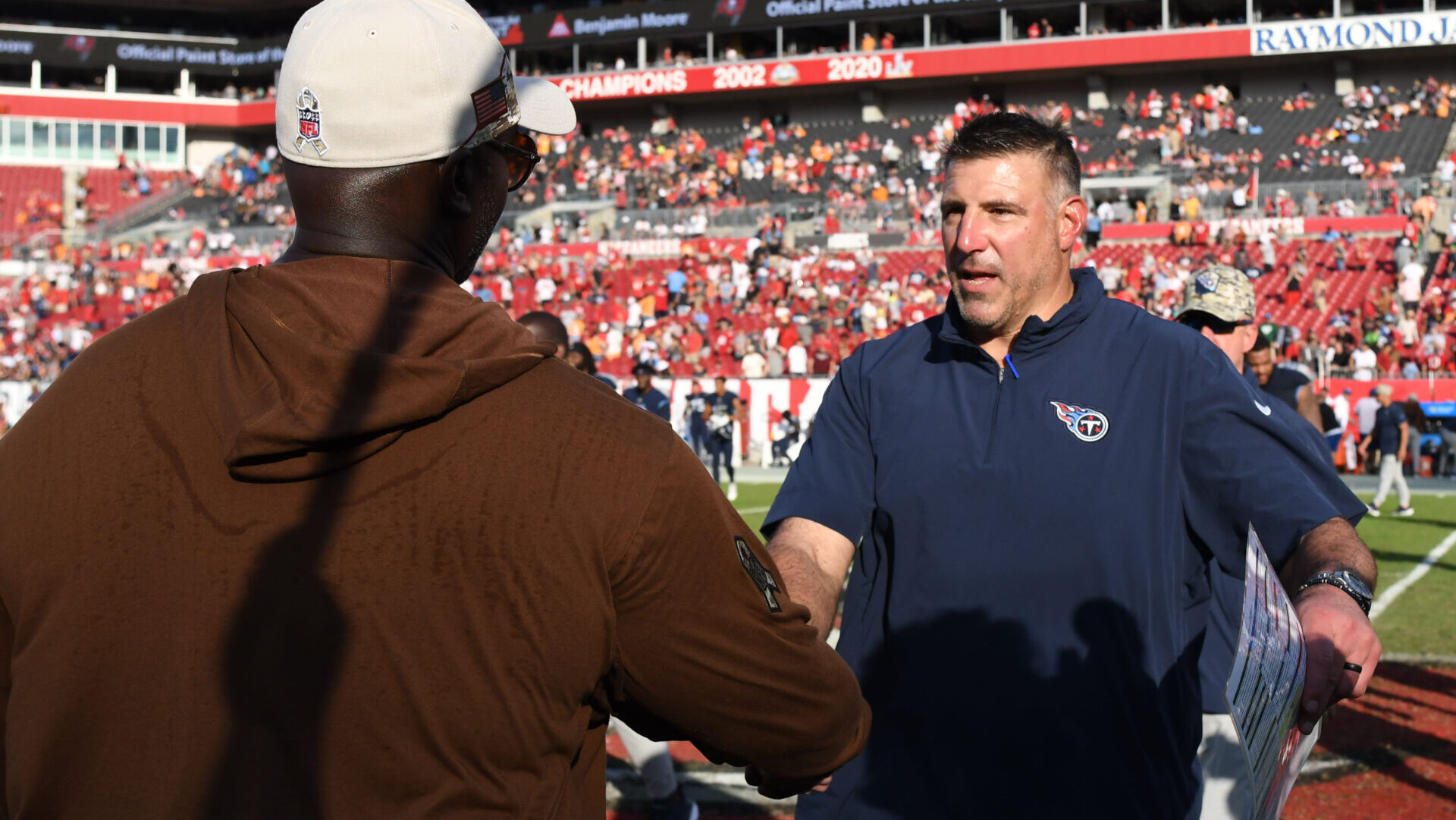 Mike Vrabel shakes hands with Todd Bowles.