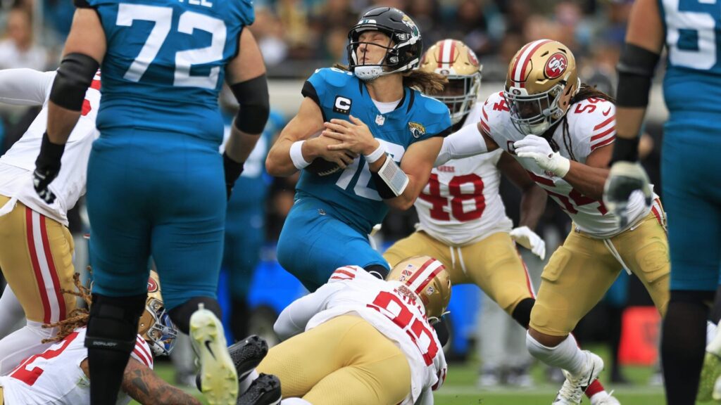 The 49ers sack Jaguars quarterback Trevor Lawrence