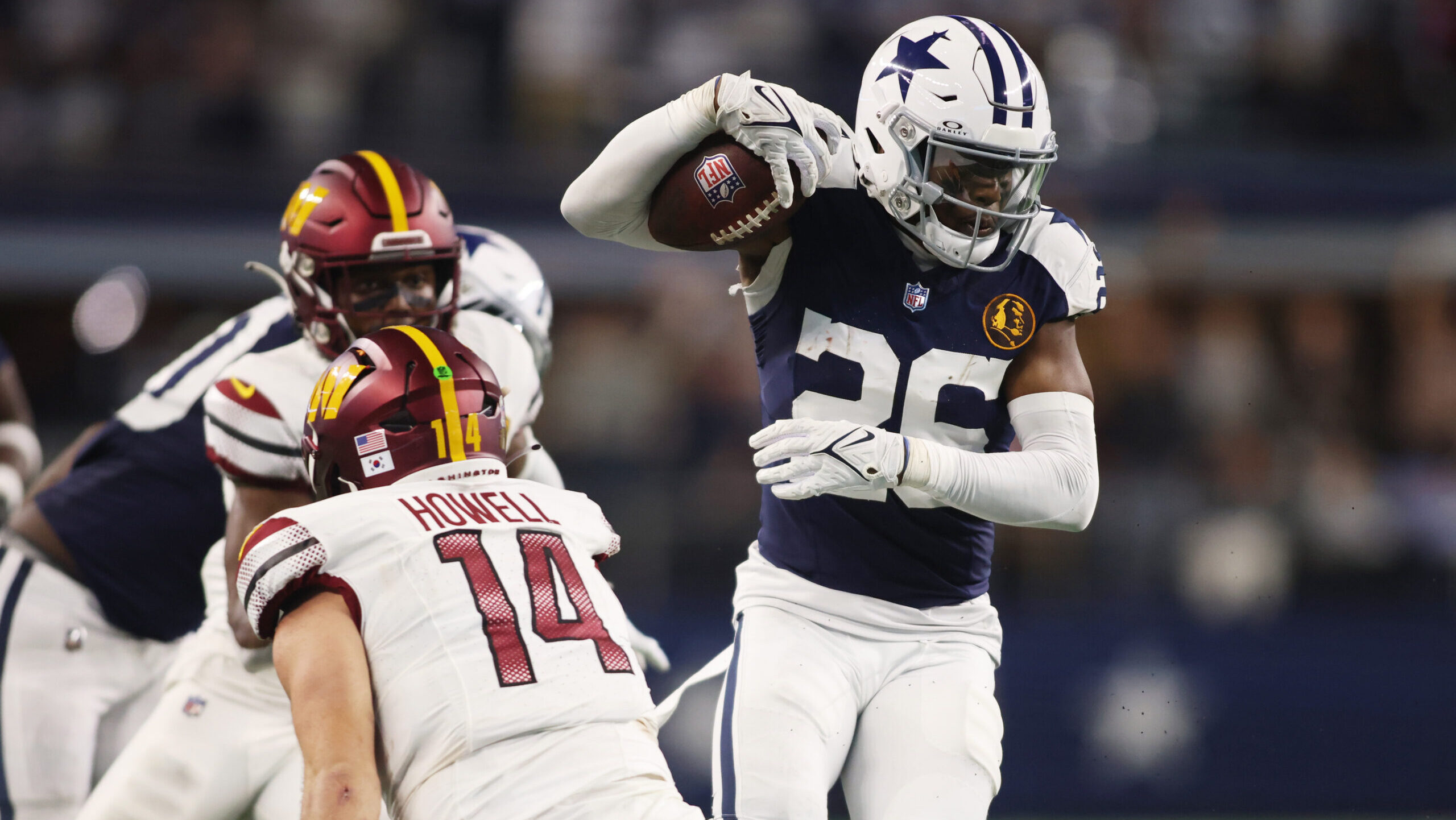 Dallas Cowboys CB DaRon Bland returns an interception for a TD