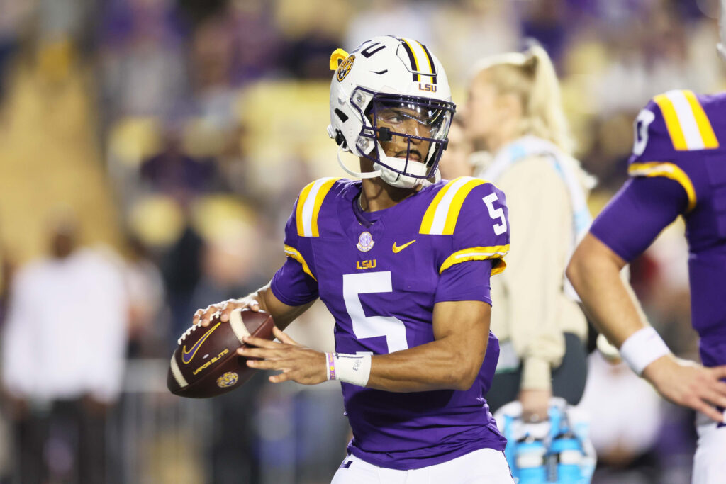 Jayden Daniels looking to throw