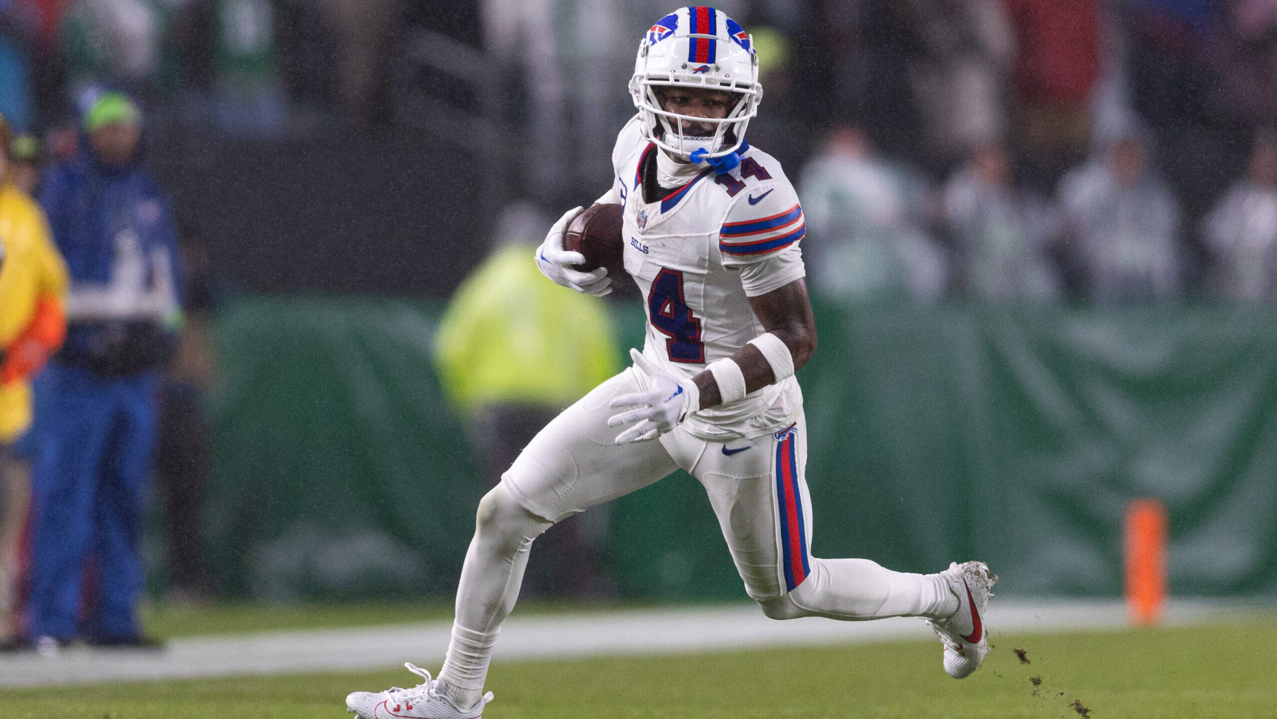 Stefon Diggs runs after the catch vs. Eagles