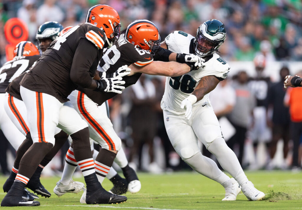 Jalen Carter faces pressure from two Browns players