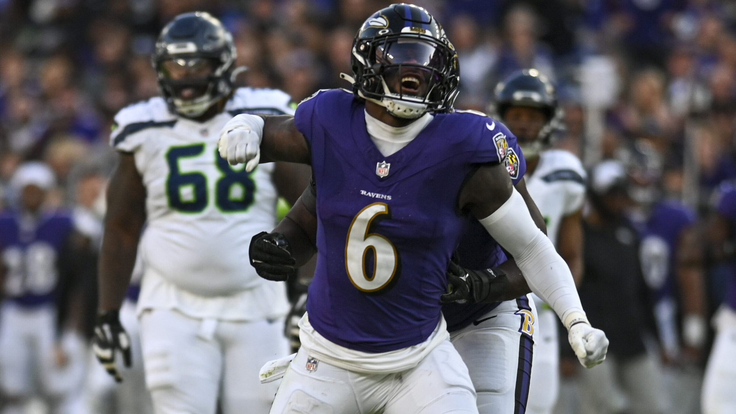 Baltimore Ravens linebacker Patrick Queen (6) reacts after tackling Seattle Seahawks running back Kenneth Walker III 