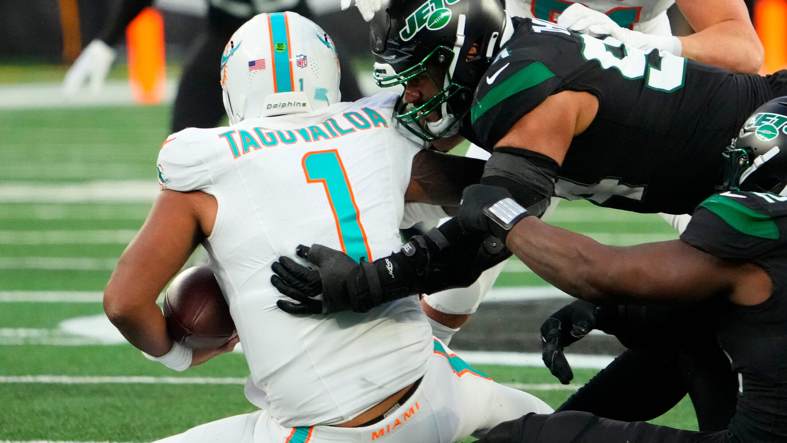 New York Jets defensive end Solomon Thomas sacks Miami Dolphins quarterback Tua Tagovailoa