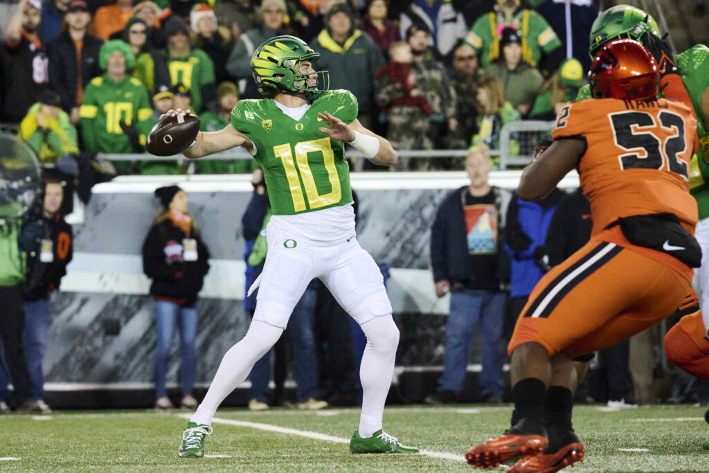 Bo Nix throwing