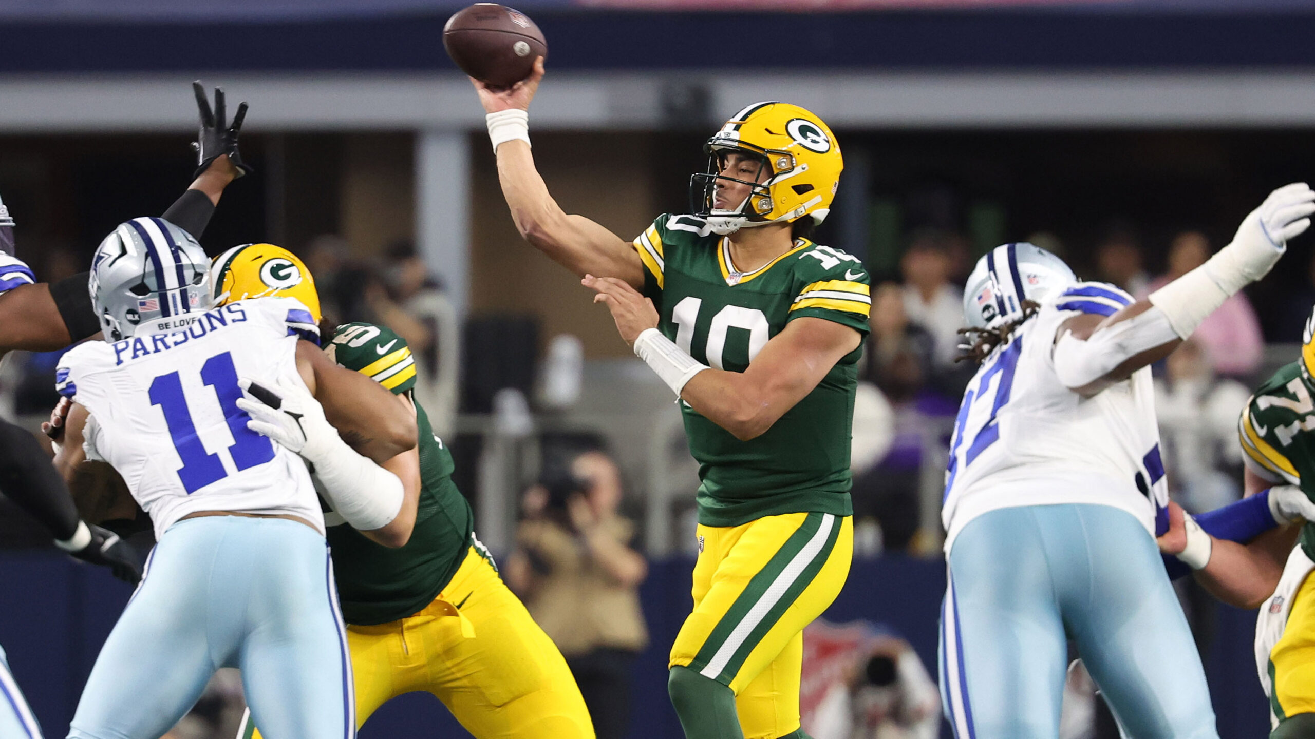 Jordan Love throws a pass vs. Dallas Cowboys