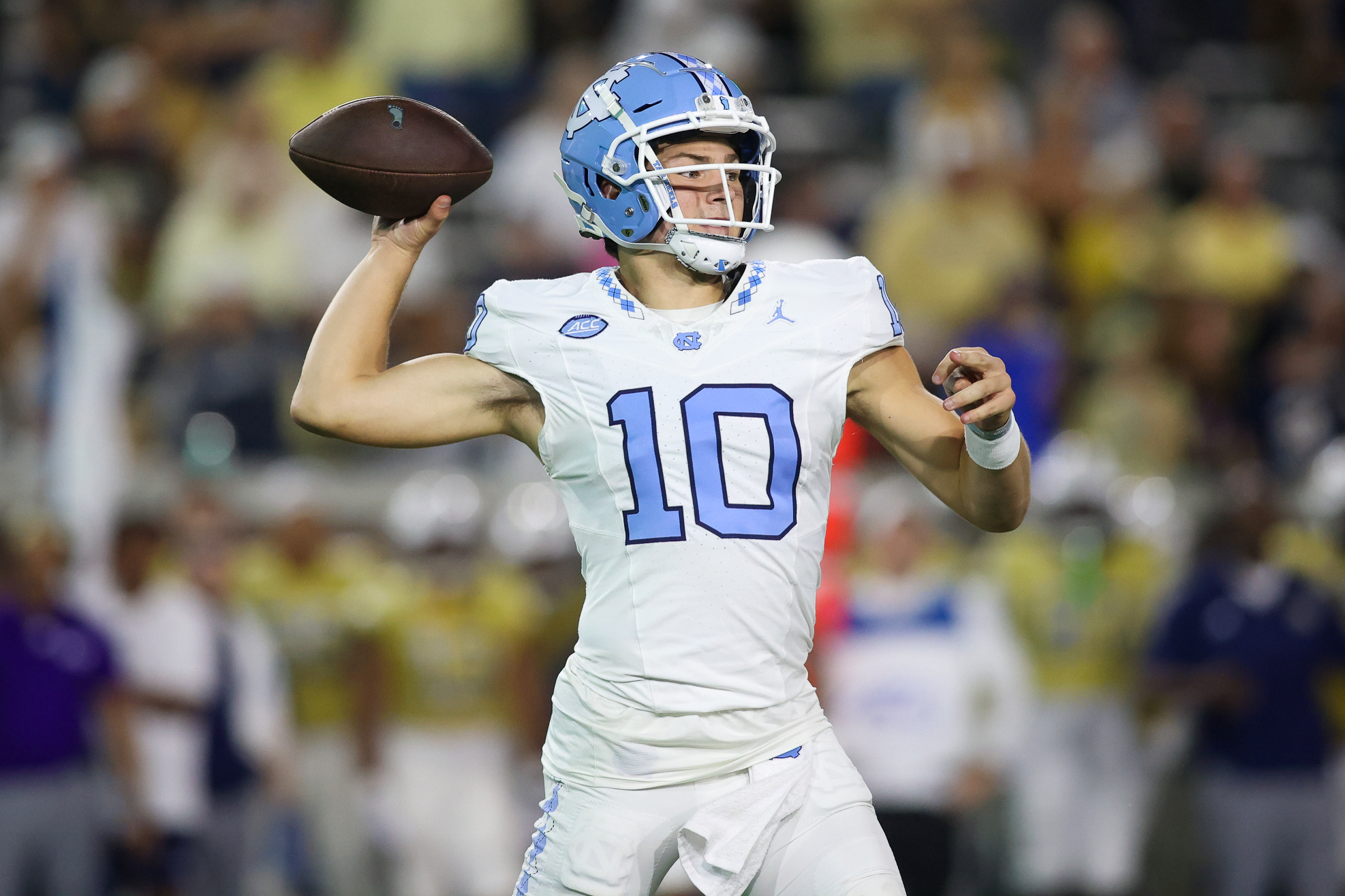 Drake Maye throws the ball