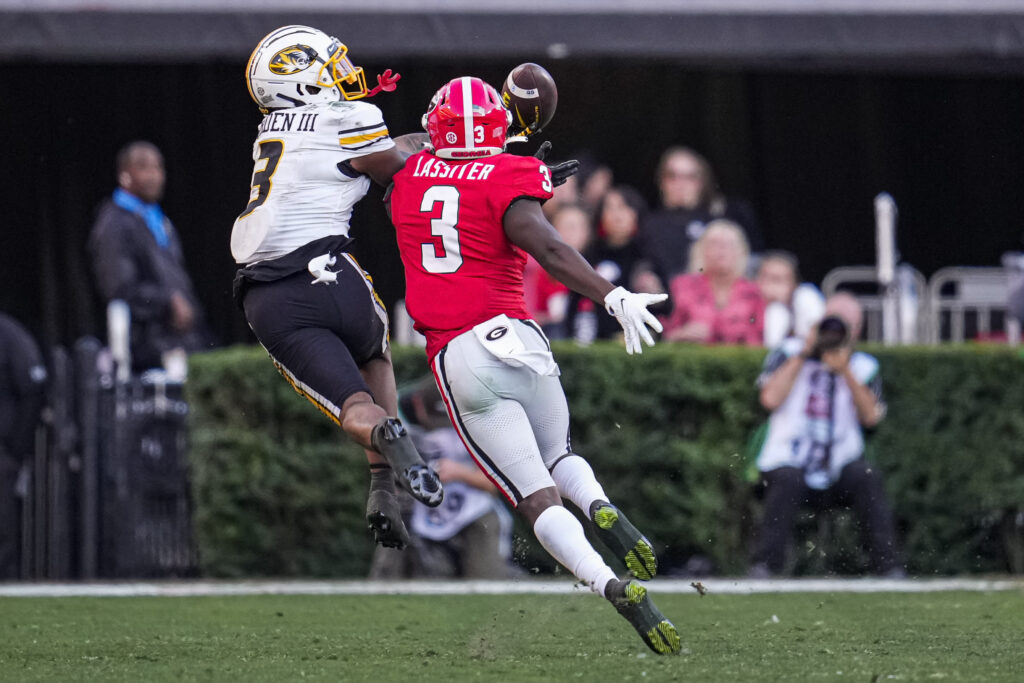 Kamari Lassiter breaks up a pass