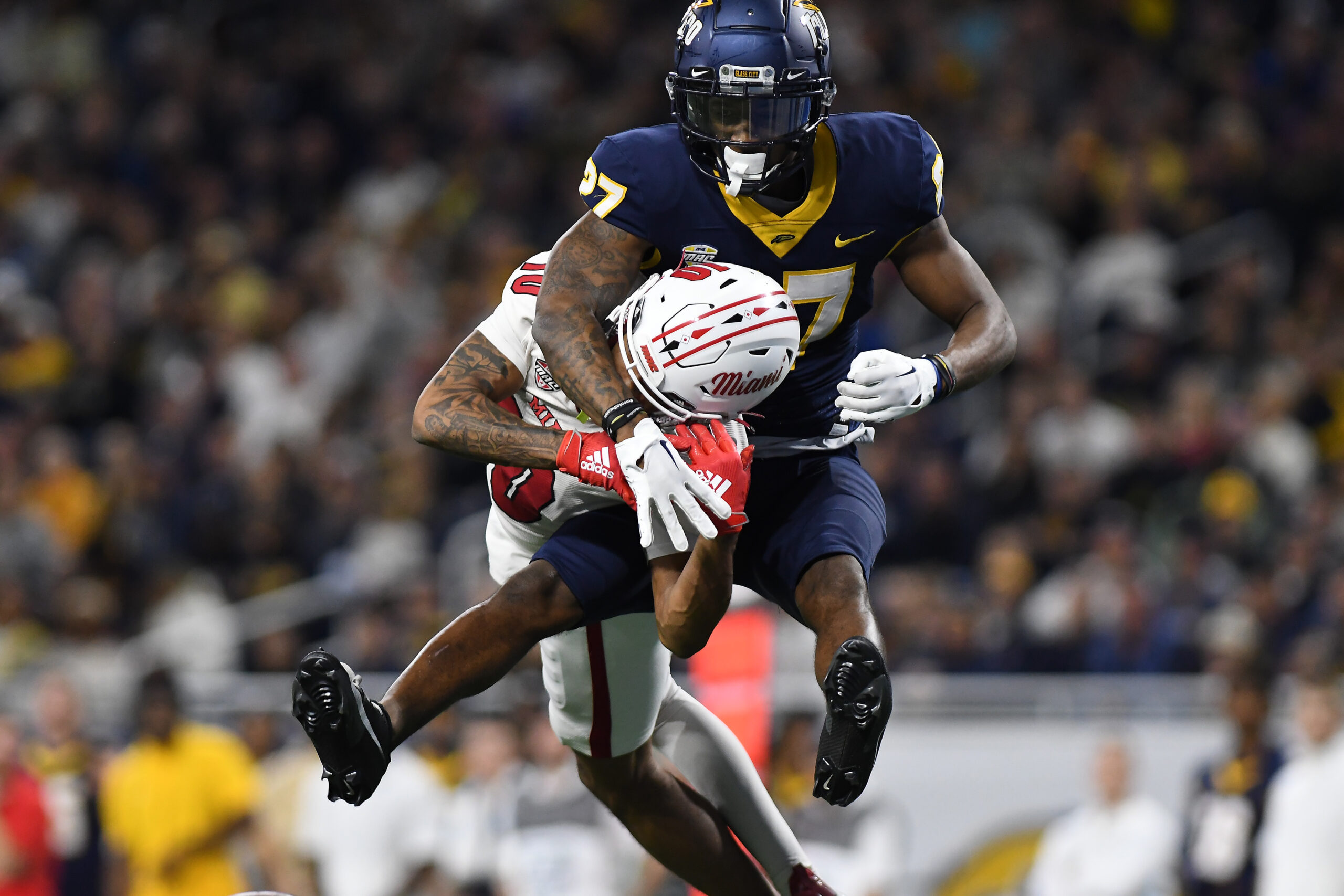 Toledo Rockets cornerback Quinyon Mitchell breaks up a pass.