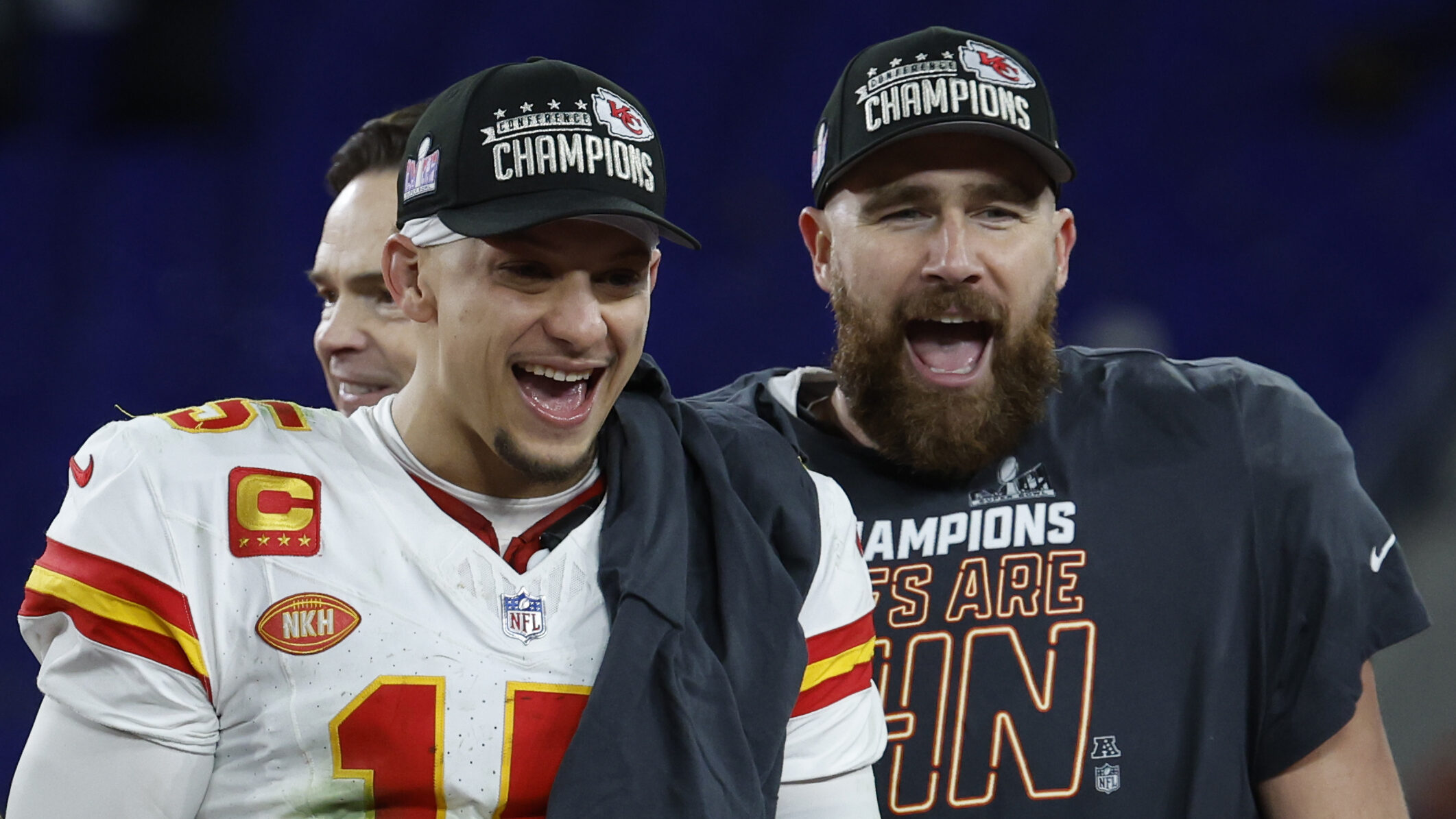 Patrick Mahomes & Travis Kelce celebrate after winning AFC Championship vs. Ravens