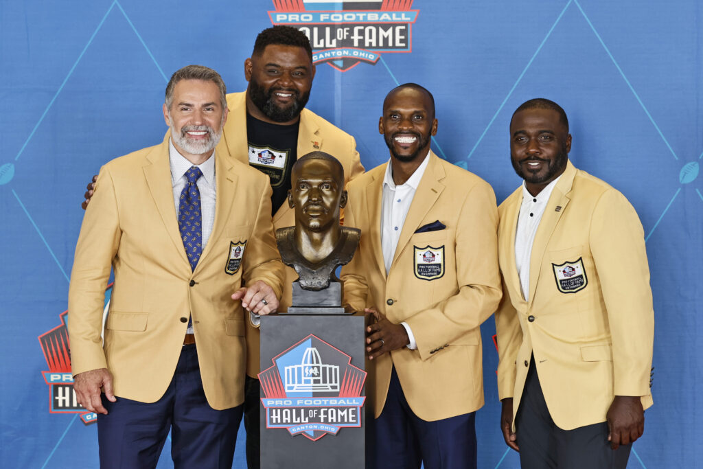 Kurt Warner, Marshall Faulk, and Isaac Bruce pose for Hall of Fame picture. 