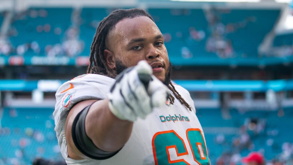 Miami Dolphins tackle Robert Hunt