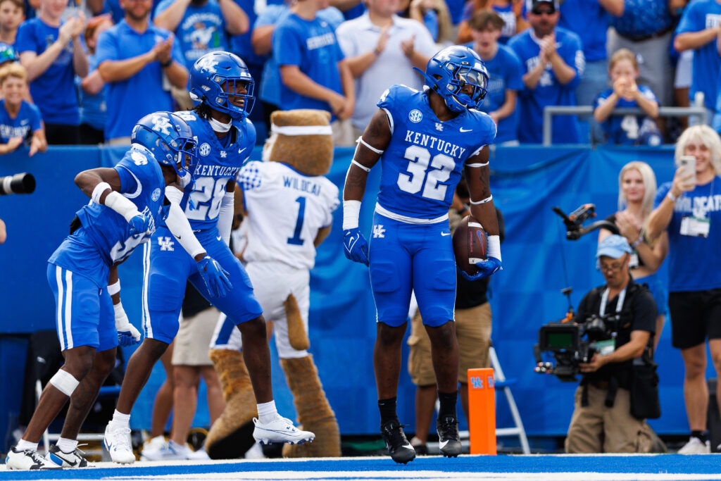 Kentucky LB Trevin Wallance celebrates touchdown