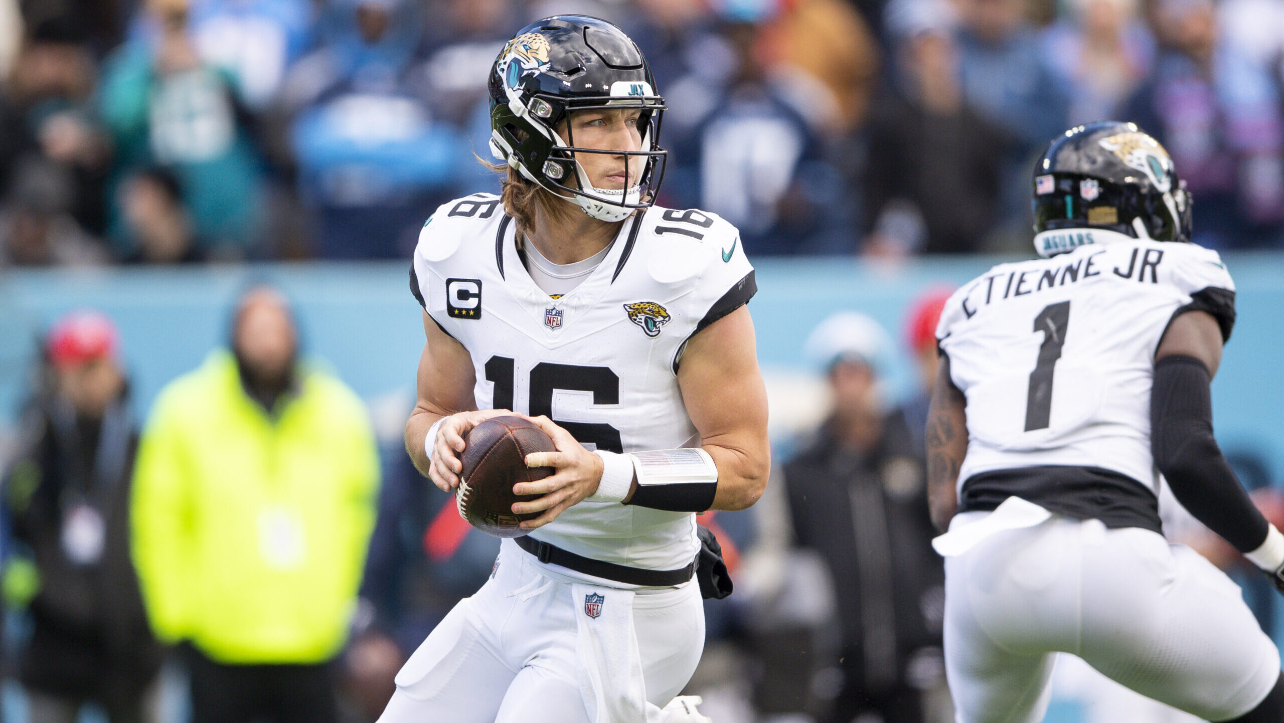 Trevor Lawrence prepars to throw pass vs. Titans