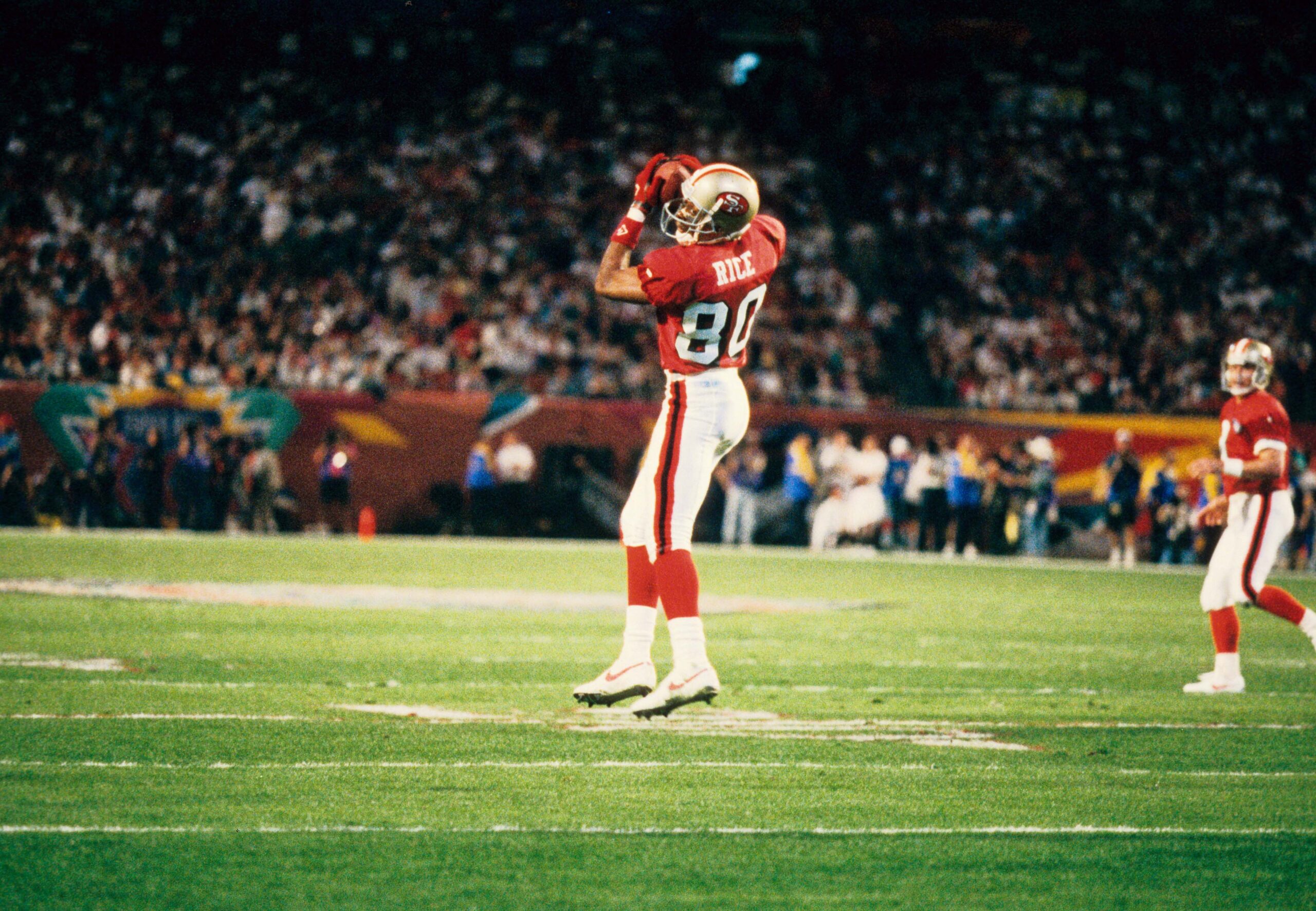 Jerry Rice catches a pass