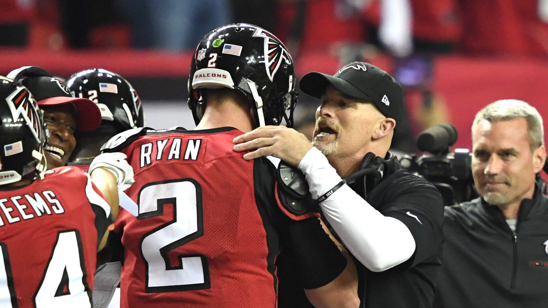 Dan Quinn celebrates with Matt Ryan after a touchdown