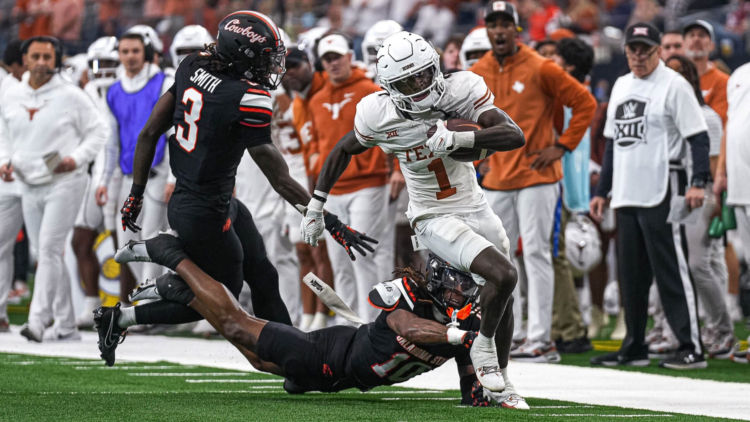 Texas wide receiver Xavier Worthy breaks a tackle