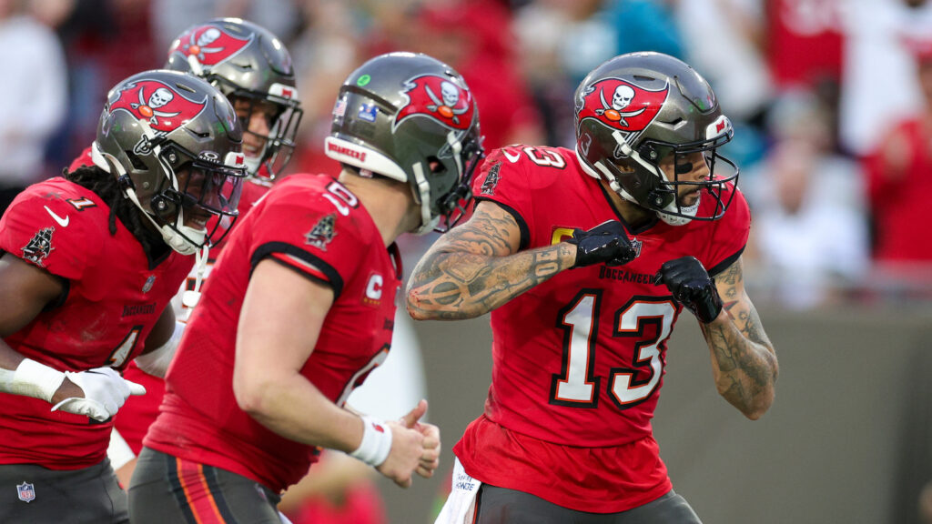 Baker Mayfield and Mike Evans celebrate a Tampa Bay Buccaneers touchdown