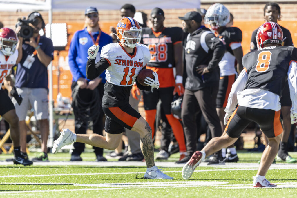 Florida WR Ricky Pearsall makes catch during Senior Bowl practices.