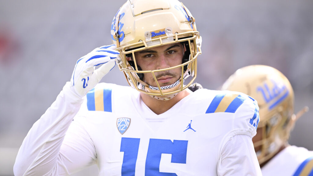 UCLA Bruins defensive lineman Laiatu Latu