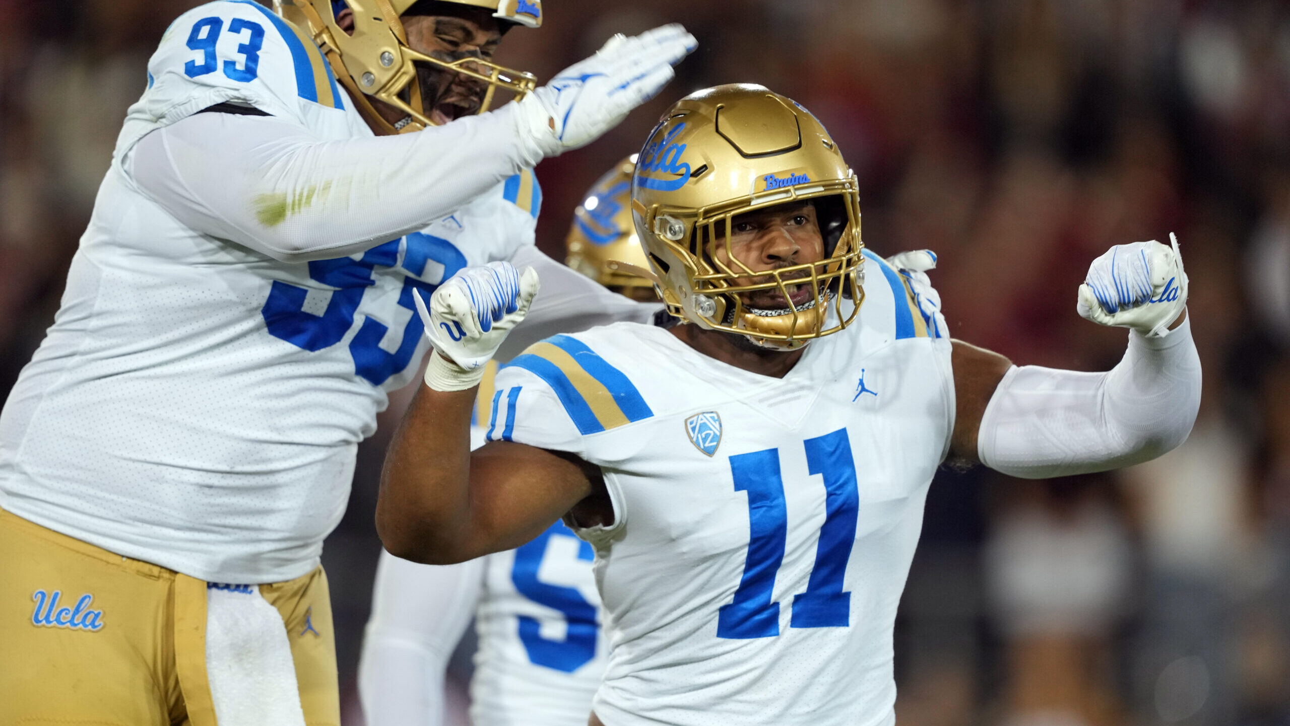 UCLA Bruins defensive lineman Gabriel Murphy