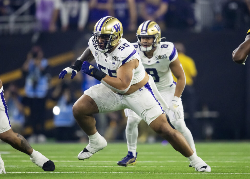 Troy Fautanu moves off the line of scrimmage to block