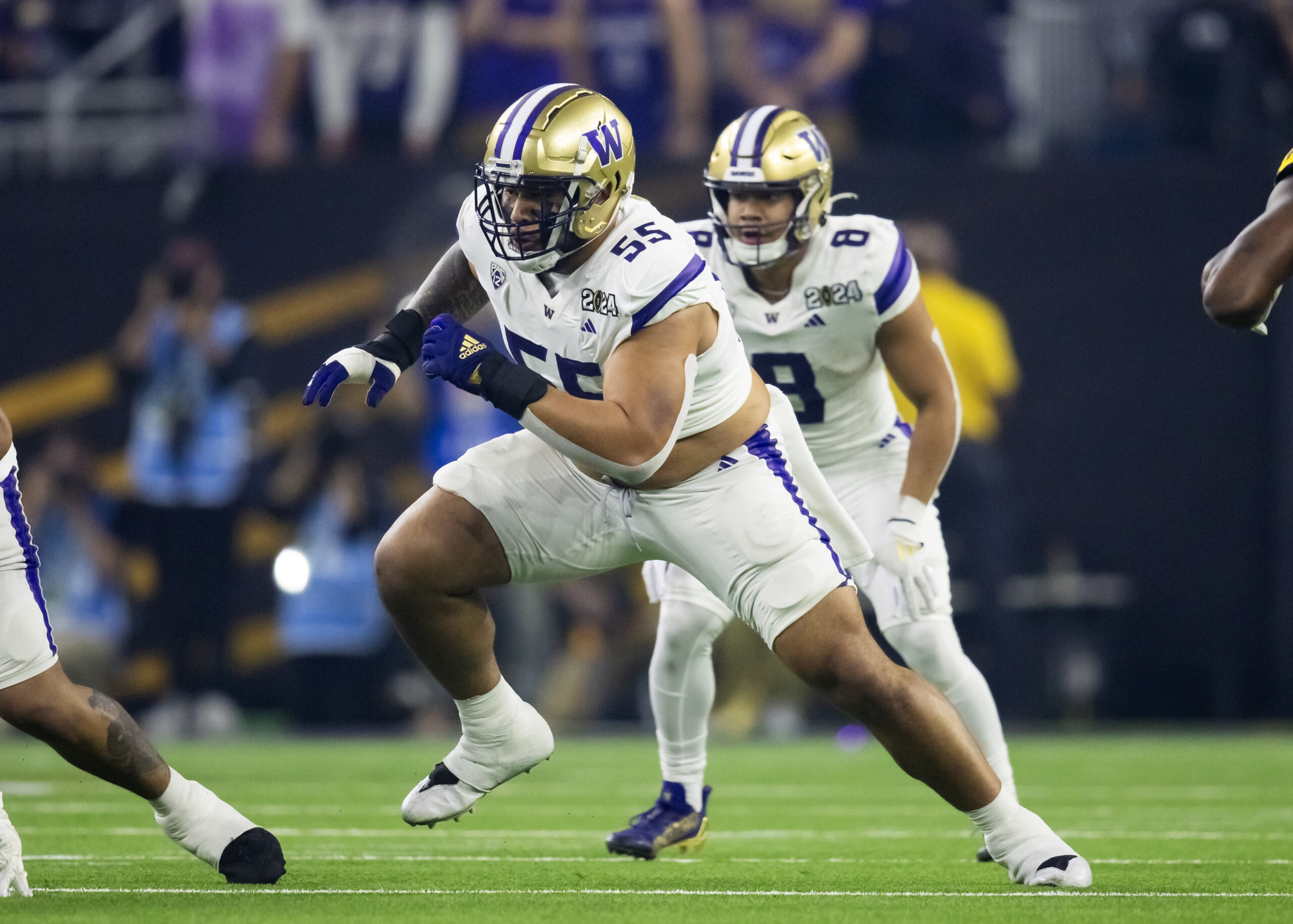 Troy Fautanu moves off the line of scrimmage to block