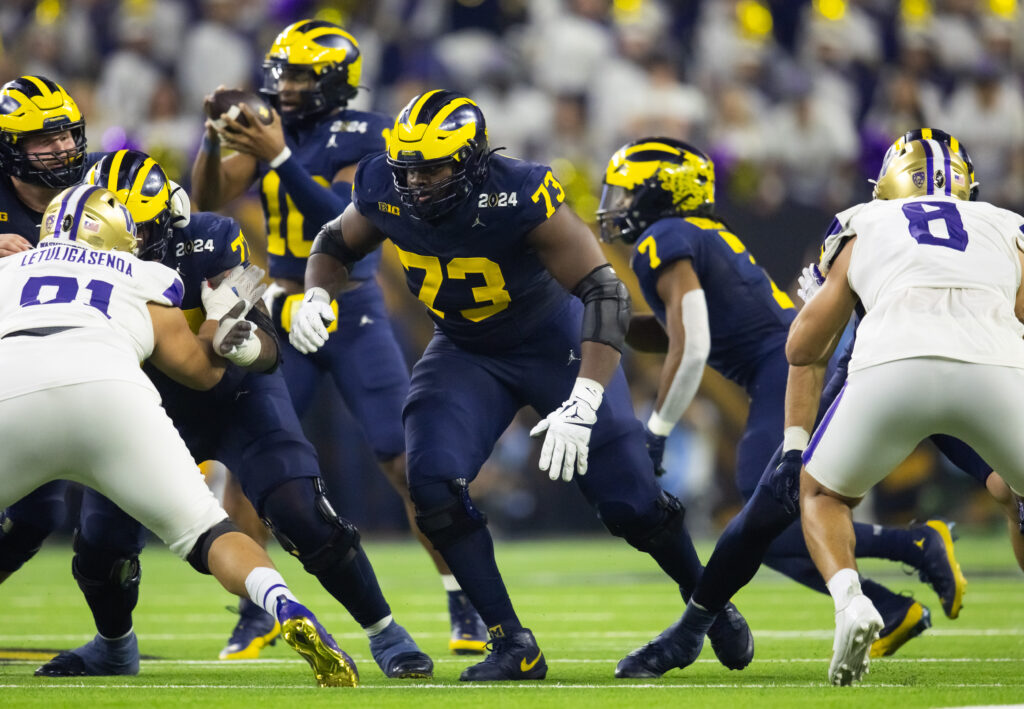 LaDarius Henderson blocks at the line of scrimmage