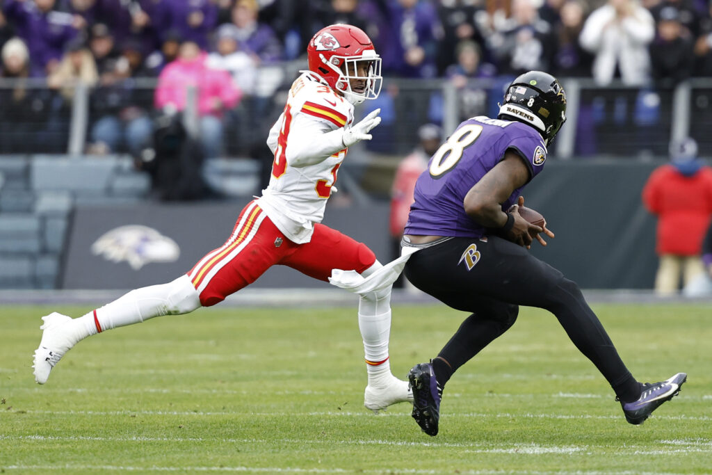 L'Jarius Sneed chases down a Baltimore Ravens player in the open field