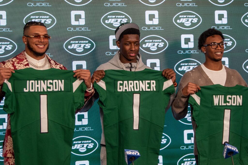 Jets 2022 first round picks hold up their jerseys at press conference