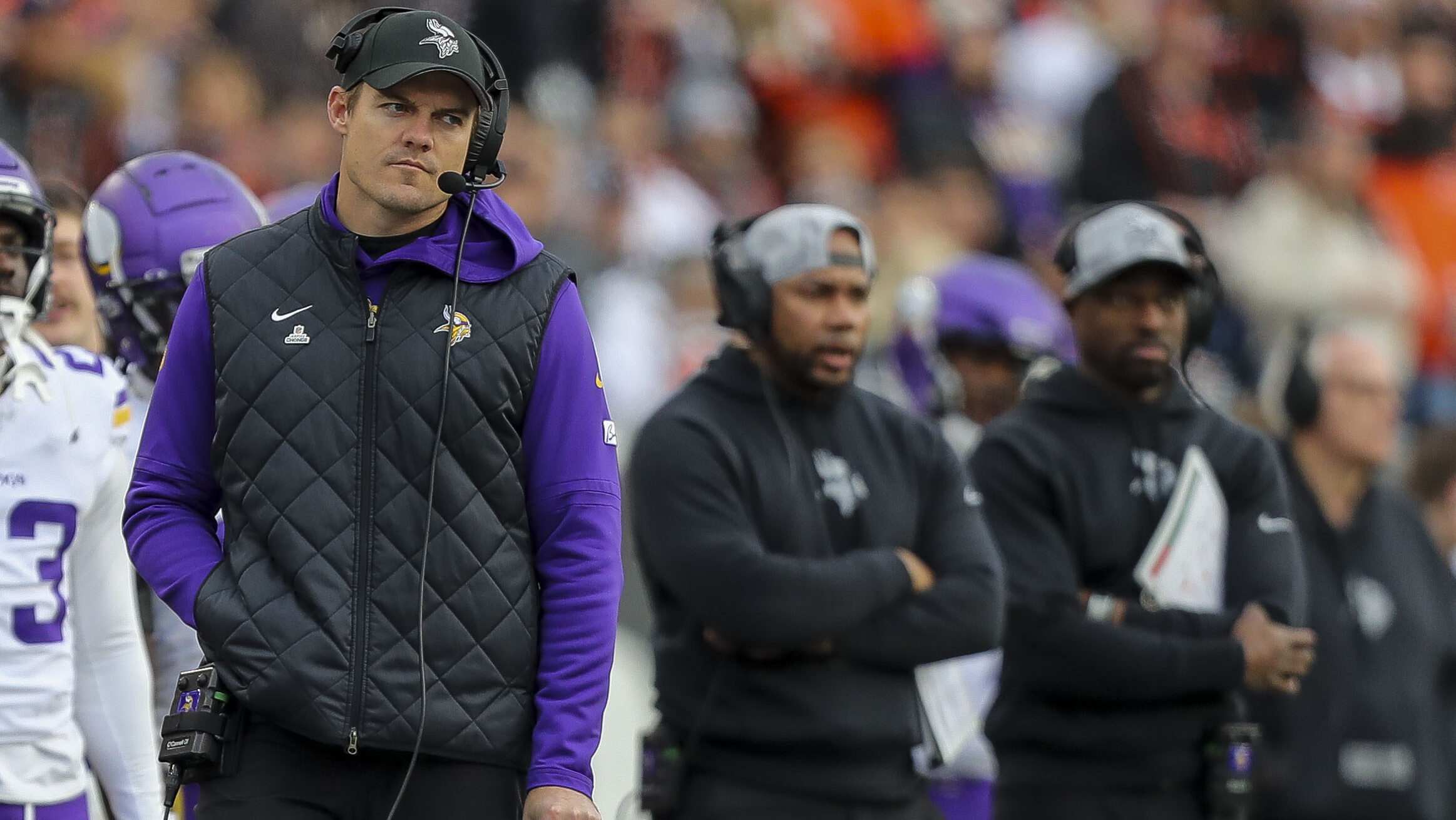 Vikings coach Kevin O'Connell stands on sidelines vs. Bengals