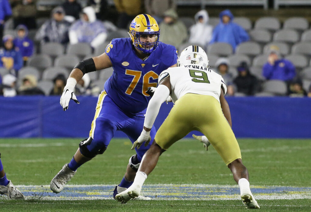 Pitt offensive lineman Matt Goncalves